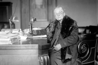 11월 21일 오늘: Rebecca Latimer Felton이 미국 최초의 여성 상원의원이 되었습니다