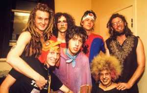 The Moldy Peaches는 일회성 재결합 쇼를 발표합니다: 