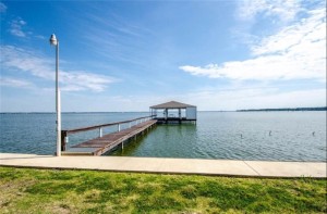 실제로 감당할 수 있는 인기 있는 호숫가 마을