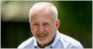 Larry Summers는 Jeffrey Epstein 이메일이 공개된 후 공개 약속에서 물러났습니다. 오페