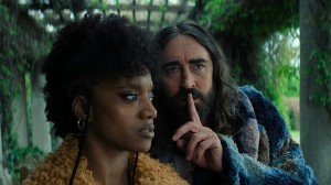 재단의 쇼러너는 한 문장으로 아이작 아시모프 각색에 대해 사과를 팔았습니다