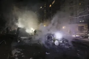 러시아의 우크라이나 공습으로 20명 사망, 100명 이상 부상