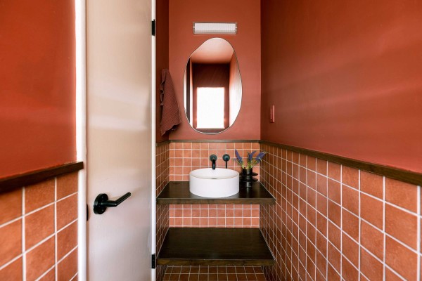 이 &quot;Plain Jane&quot; 1950년대 LA 주택이 재팬 스타일의 드림 홈으로 탈바꿈했습니다