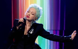 Rock & Roll Hall에서 Chappell Roan, Raye, Avril Lavigne 및 Salt-N-Pepa의 영예를 얻은 Cyndi Lauper